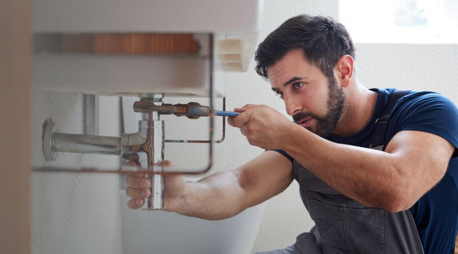 Expert burst pipe repair services in Mooreland, IN